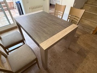 Conjunto mesa comedor cuidada + 4 sillas madera