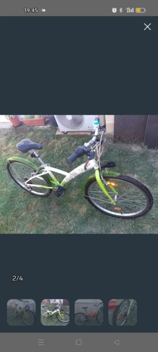 Bicicleta b'Twin verde y blanca