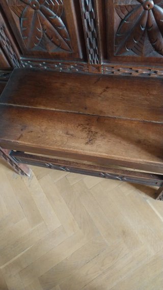 Mueble recibidor de madera tallada