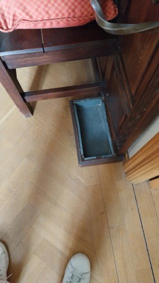 Mueble recibidor de madera tallada