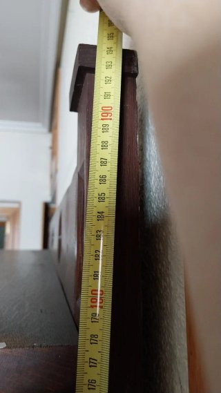 Mueble recibidor de madera tallada