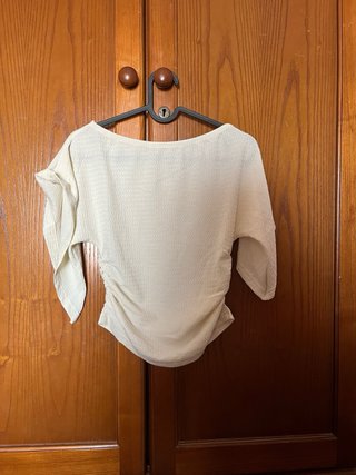 Top fruncido beige