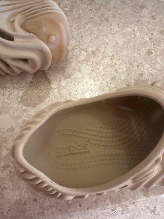 Crocs beige talla 30