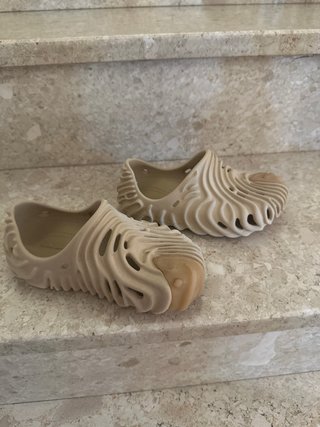 Crocs beige talla 30