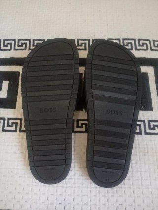 Chanclas BOSS Negras y Doradas