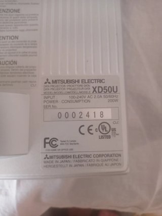 Proyector Mitsubishi Gris Modelo XD50U