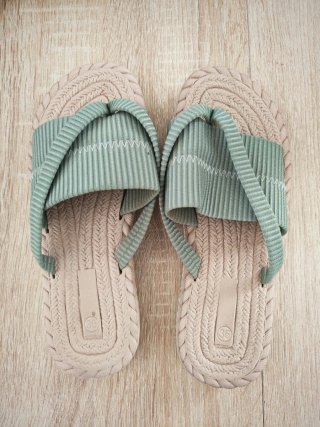 Sandalias planas verdes talla 36/37