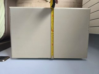 Cajonera de madera pintada a mano