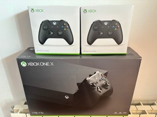 Xbox One X 1TB + 2 Mandos + FIFA 19 y 20