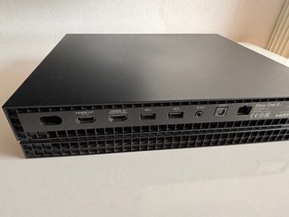 Xbox One X 1TB + 2 Mandos + FIFA 19 y 20
