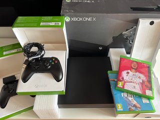 Xbox One X 1TB + 2 Mandos + FIFA 19 y 20