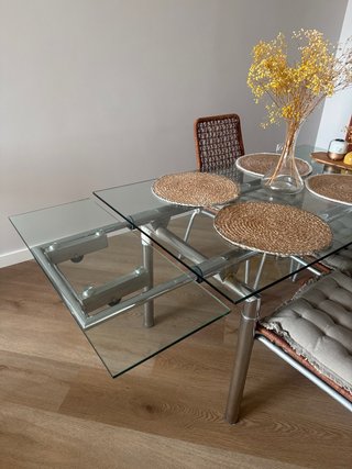 Mesa de cristal con 4 sillas