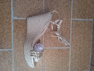 Sandalias cuña doradas