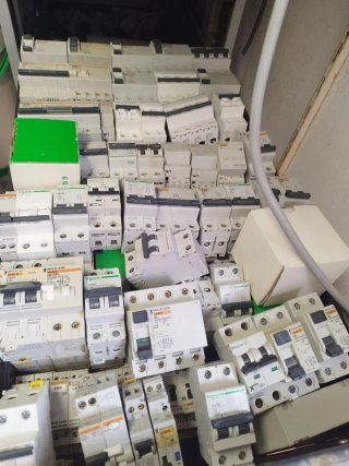 Material Eléctrico Schneider, Himel