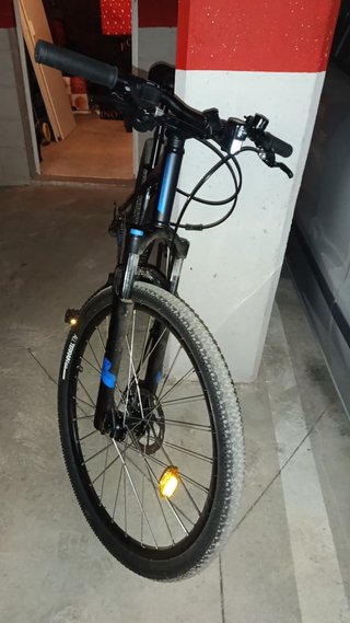 Bicicleta de Montaña Negra y Azul