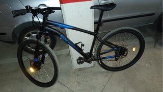 Bicicleta de Montaña Negra y Azul