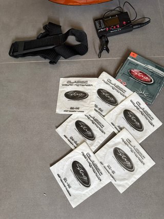 Guitarra Clásica + Funda + Accesorios