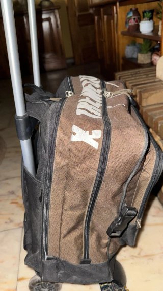 Mochila con ruedas y diseño juvenil