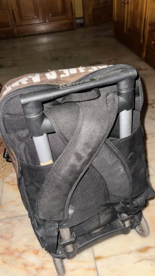 Mochila con ruedas y diseño juvenil