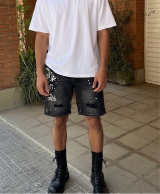 Pantalón corto vaquero negro graffiti Talla L
