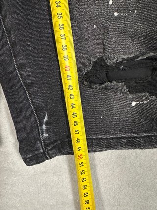 Pantalón corto vaquero negro graffiti Talla L