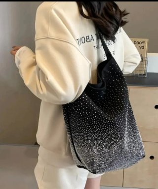 Borsa nera effetto sfumato con borchie silver