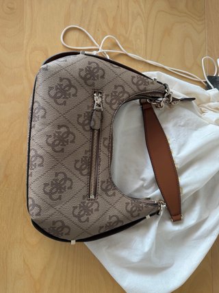 Bolso Hobo Guess Erenia Beige