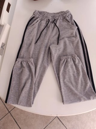 Pantalones de chándal grises con raya lateral