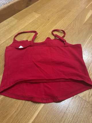 Top rojo tirantes