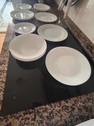 Vajilla de porcelana blanca