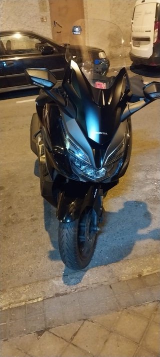 Honda Forza 125 Maxi Scooter Negra
