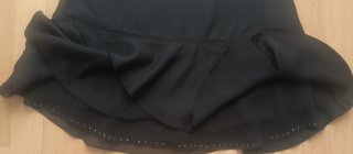Falda negra con volantes