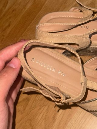 Sandalias PICCOLA Beige y Doradas
