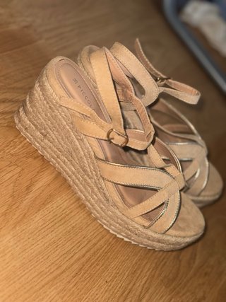Sandalias PICCOLA Beige y Doradas