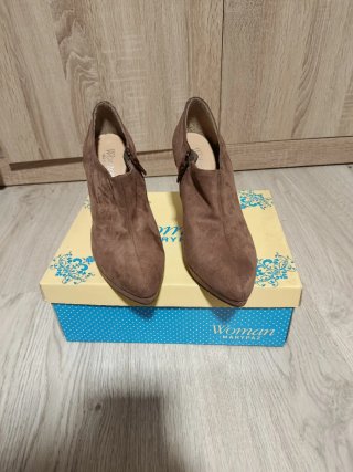 Botines tacón beige ante