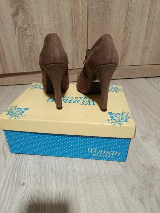 Botines tacón beige ante