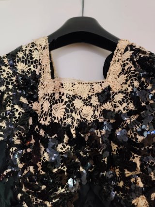 Top vintage pedrería negro y beige