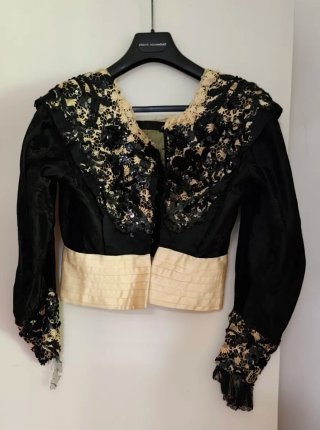 Top vintage pedrería negro y beige