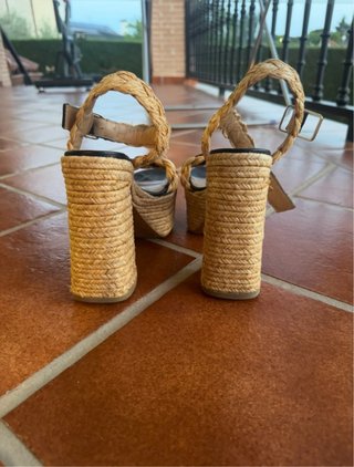 Sandalias de tacón con plataforma y esparto