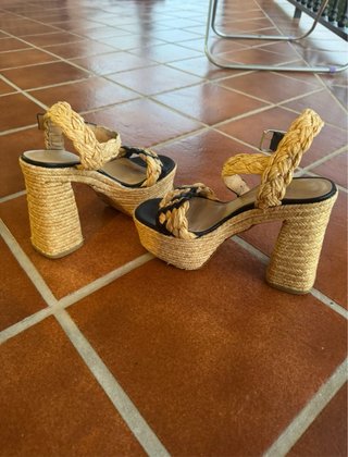 Sandalias de tacón con plataforma y esparto