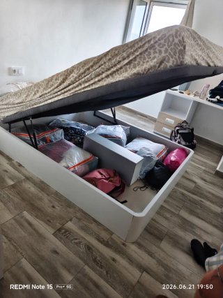 Base de cama con colchón