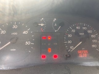 Camión 3500kg Renault Master 2003