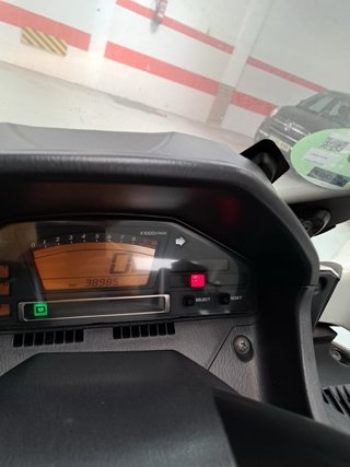 Suzuki Burgman 650 - 2010 - 39.000 km