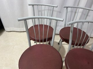 Juego de 4 sillas metálicas