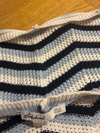 Top de punto con zig-zag