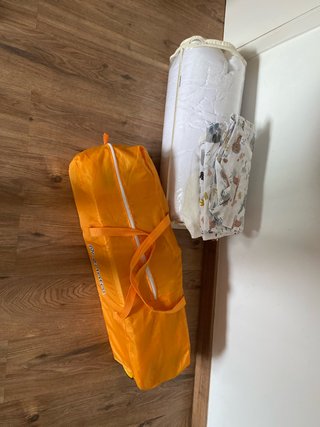 Cuna plegable con colchón y ropa de cama