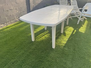 Mesa y 4 Sillas de Jardín Steiner Blancas