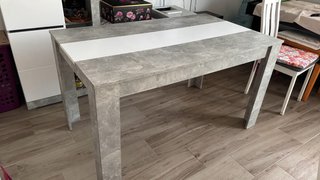 Mesa comedor gris y blanca