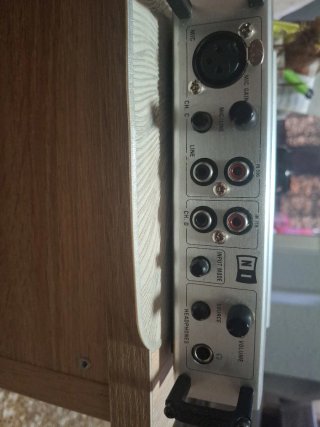 Native Instruments Audio 8 DJ