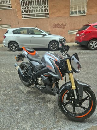 Qj motor srk  125 Naked Gris/Naranja